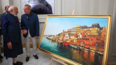 Italian artist Giampaolo Tomassetti presents PM Modi with a painting on Varanasi