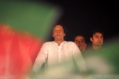 Pakistan: PTI stages sit-in protest after police stop them from meeting Imran Khan Pakistan: PTI stages sit-in protest after police stop them from meeting Imran Khan