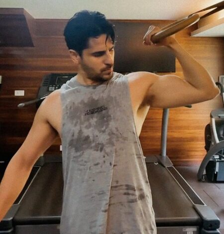 Sidharth Malhotra shells out mid-week fitness motivation: Muscle & hustle