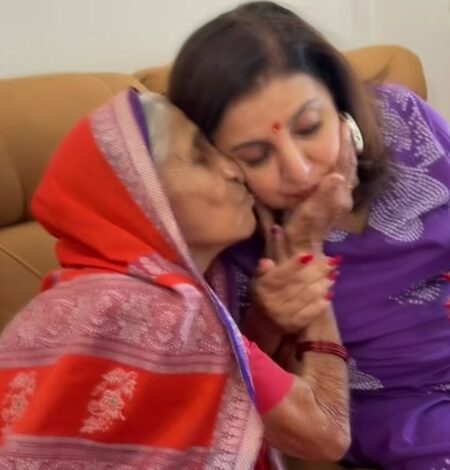 Farah Khan gets emotional as Shiv Thakare treats her to his Aaji’s homemade ‘bhakri-pitla’ & ‘aamras’ Farah Khan gets emotional as Shiv Thakare treats her to his Aaji’s homemade ‘bhakri-pitla’ & ‘aamras’