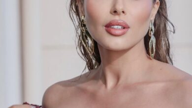 Iulia Vantur gives a glimpse of Mumbai’s ‘vada pav’ being served at Cannes Iulia Vantur gives a glimpse of Mumbai’s ‘vada pav’ being served at Cannes