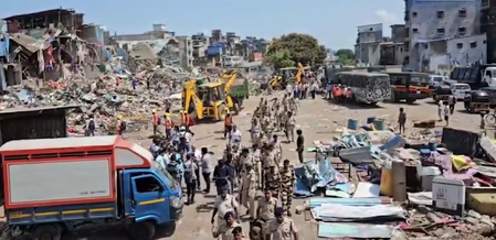 85 pc demolition done as anti-encroachment drive continues in Mumbai’s Bandra amid tight security 85 pc demolition done as anti-encroachment drive continues in Mumbai’s Bandra amid tight security