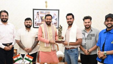 Randeep Hooda receives Krishna Idol as gift from Haryana Chief Minister Nayab Singh Saini Randeep Hooda receives Krishna Idol as gift from Haryana Chief Minister Nayab Singh Saini