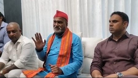 K’taka hijab row: Sri Rama Sene to distribute saffron shawls in schools, colleges from June 1 K’taka hijab row: Sri Rama Sene to distribute saffron shawls in schools, colleges from June 1