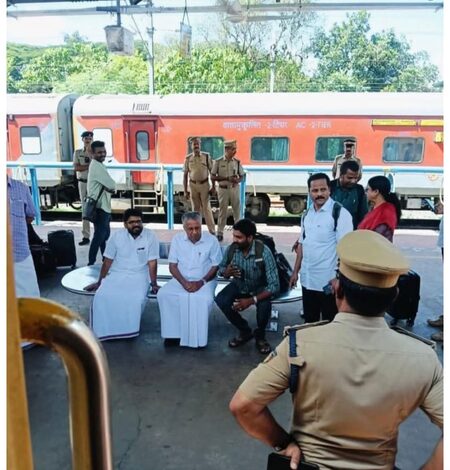 From 20 car convoys to a railway platform, Vijayan’s viral image mirrors CPI-M’s fall From 20 car convoys to a railway platform, Vijayan’s viral image mirrors CPI-M’s fall