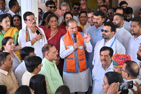 Raj BJP chief Madan Rathore distributes Melody toffees, calls Rahul Gandhi’s remarks ‘childish’