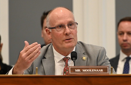 US lawmaker seeks biotech curbs on China