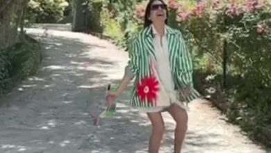 Neena Gupta says ‘buddhi ho toh kya’ as she enjoys vacation in hot pants