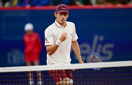 De Minaur storms into Hamburg semis, Kovacevic follows