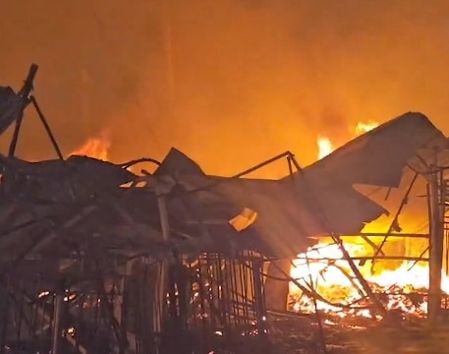 Shastri Park furniture market gutted in massive blaze, locals stone fire tenders claiming delayed response Shastri Park furniture market gutted in massive blaze, locals stone fire tenders claiming delayed response