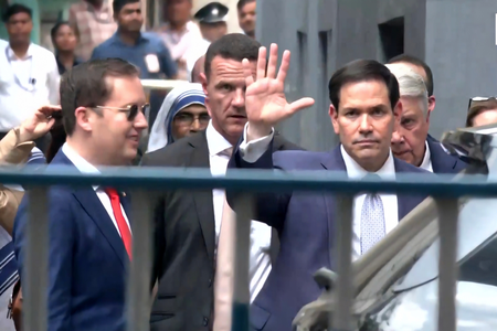 US Secretary of State Marco Rubio, wife Jeanette visit Mother House in Kolkata as part of his four-day visit to India (Ld) US Secretary of State Marco Rubio, wife Jeanette visit Mother House in Kolkata as part of his four-day visit to India (Ld)