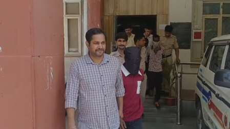 Delhi Police busts mobile snatching gang in Madhu Vihar; four arrested