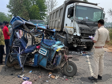 Three children killed, five injured as truck rams e-rickshaw in MP’s Chhatarpur Three children killed, five injured as truck rams e-rickshaw in MP’s Chhatarpur