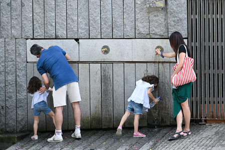 Roundup: Europe sizzles as record-breaking May heatwave scorches continent