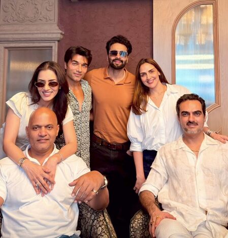 Esha Deol reunites with ex-husband Bharat Takhtani over lunch with close friends