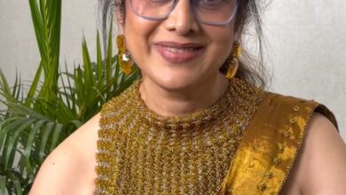 Meenakshi Seshadri follows Neena Gupta’s route, asks for work in Bollywood after 30 years Meenakshi Seshadri follows Neena Gupta’s route, asks for work in Bollywood after 30 years