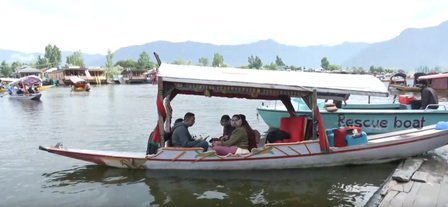 J&K: Tourists enjoy in Srinagar as intense heatwave grips plains