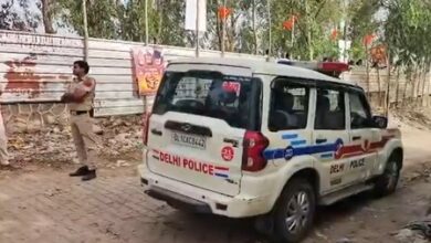 Body of man found hanging from tree in North Delhi; police launch probe Body of man found hanging from tree in North Delhi; police launch probe