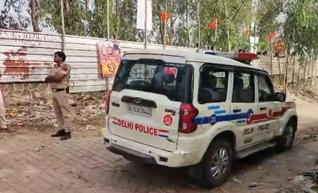 Body of man found hanging from tree in North Delhi; police launch probe Body of man found hanging from tree in North Delhi; police launch probe
