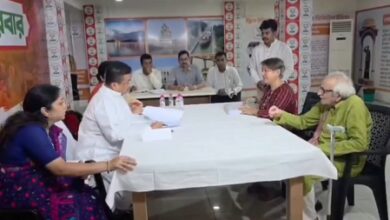 At CM Adhikari’s ‘janata darbar’, elderly couple cheated by Sona Papu seek help At CM Adhikari’s ‘janata darbar’, elderly couple cheated by Sona Papu seek help