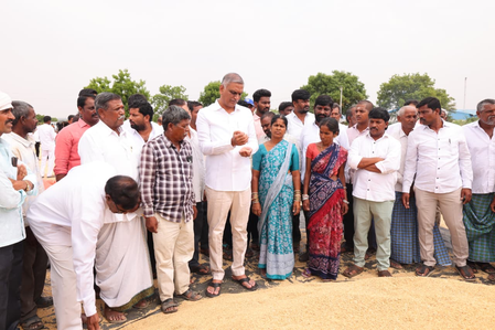 BRS leader Harish Rao threatens protest by Telangana farmers over paddy procurement issue BRS leader Harish Rao threatens protest by Telangana farmers over paddy procurement issue