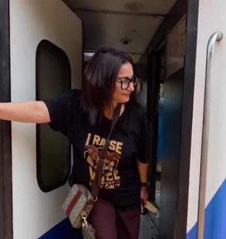 Divya Dutta relives her childhood days as she enjoys a rejuvenating train ride Divya Dutta relives her childhood days as she enjoys a rejuvenating train ride