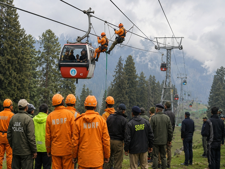 All stranded passengers rescued safely from Gulmarg cable car project (Ld) All stranded passengers rescued safely from Gulmarg cable car project (Ld)