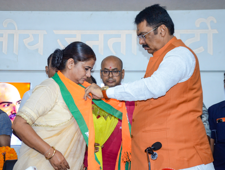 Bihar: Former RJD women’s wing chief Ritu Jaiswal joins BJP Bihar: Former RJD women’s wing chief Ritu Jaiswal joins BJP