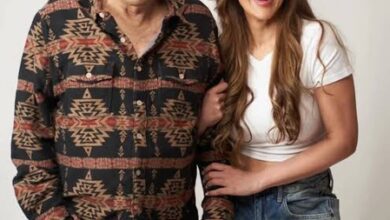 Esha Deol wishes Dharmendra was there in his ‘crisp white shirt & blue suit’ to collect his Padma award Esha Deol wishes Dharmendra was there in his ‘crisp white shirt & blue suit’ to collect his Padma award