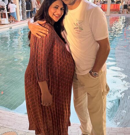 Mom-to-be Divyanka Tripathi steps out for a romantic date evening with Vivek Dahiya ahead of delivery Mom-to-be Divyanka Tripathi steps out for a romantic date evening with Vivek Dahiya ahead of delivery