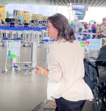 Sunny Deol and wife Pooja Deol make a rarest of the rare public appearance at the airport Sunny Deol and wife Pooja Deol make a rarest of the rare public appearance at the airport