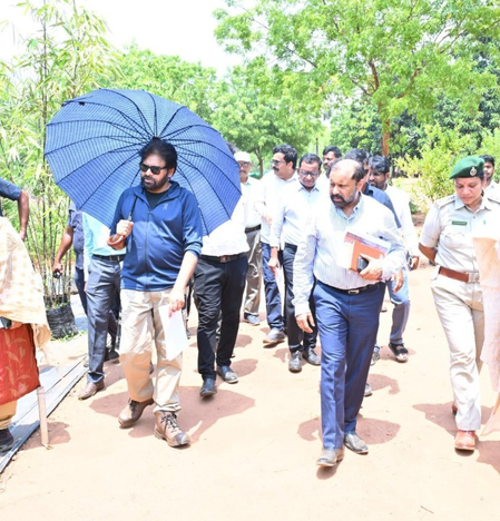 Pawan Kalyan vents anger over officials on pollution in Godavari River Pawan Kalyan vents anger over officials on pollution in Godavari River