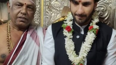 After FWICE boycott Ranveer Singh offers prayers at the Chamundeshwari Temple After FWICE boycott Ranveer Singh offers prayers at the Chamundeshwari Temple