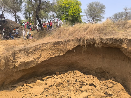 Labourer dies, four feared trapped after under-construction well collapses in MP’s Panna Labourer dies, four feared trapped after under-construction well collapses in MP’s Panna