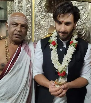 Actor Ranveer Singh visits Chamundi temple in Karnataka, offers prayers post ‘Kantara’ mimicry row