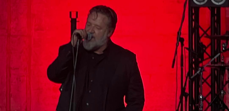 Russell Crowe defends his heated exchange in Paris Russell Crowe defends his heated exchange in Paris