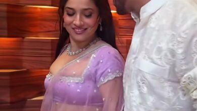 Ankita Lokhande, Vicky Jain re-create Aishwarya Rai, Salman Khan’s ‘Chaand Chupa Baadal Mein’ moment Ankita Lokhande, Vicky Jain re-create Aishwarya Rai, Salman Khan’s ‘Chaand Chupa Baadal Mein’ moment