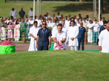 Rahul Gandhi, Kharge pay homage to India’s first PM Jawaharlal Nehru on his death anniversary Rahul Gandhi, Kharge pay homage to India’s first PM Jawaharlal Nehru on his death anniversary