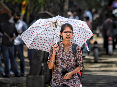 IMD issues two-day ‘severe heatwave’ warning for Delhi-NCR; thunderstorms, rain expected from May 29 IMD issues two-day ‘severe heatwave’ warning for Delhi-NCR; thunderstorms, rain expected from May 29