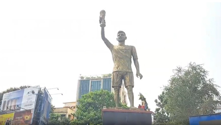 Wobbly Messi statue in Kolkata’s Lake Town turns symbol of TMC’s fall in West Bengal Wobbly Messi statue in Kolkata’s Lake Town turns symbol of TMC’s fall in West Bengal
