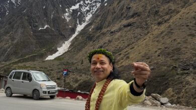 After Kedarnath, Kailash Kher takes blessings at Badrinath After Kedarnath, Kailash Kher takes blessings at Badrinath