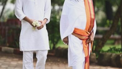 Vikrant Massey gets emotional about playing Sri Sri Ravi Shankar: Wo mera sab kuch hain Vikrant Massey gets emotional about playing Sri Sri Ravi Shankar: Wo mera sab kuch hain