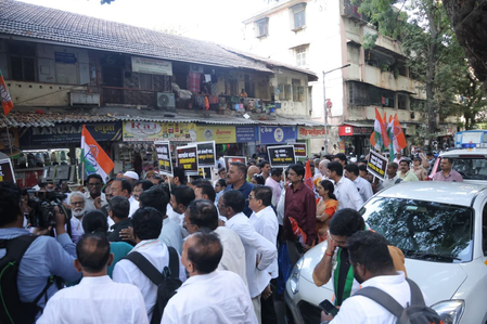Congress protests fuel price hike in Maharashtra