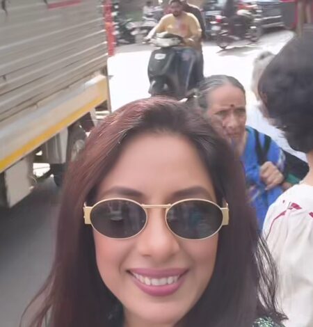Rupali Ganguly roams through Lonavala market searching for son Rudransh’s slippers Rupali Ganguly roams through Lonavala market searching for son Rudransh’s slippers