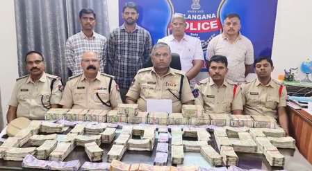 GRP, RPF seize Rs 1.22 crore hawala money from passenger on Devagiri Express in Secunderabad GRP, RPF seize Rs 1.22 crore hawala money from passenger on Devagiri Express in Secunderabad