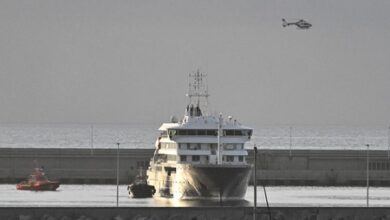 Australia extends quarantine for 6 cruise passengers linked to hantavirus outbreak Australia extends quarantine for 6 cruise passengers linked to hantavirus outbreak