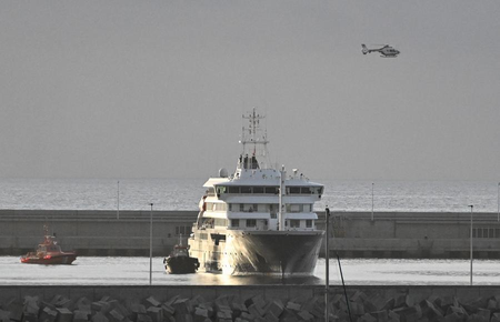 Australia extends quarantine for 6 cruise passengers linked to hantavirus outbreak