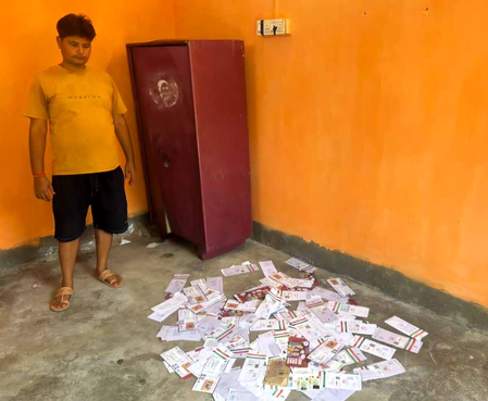 Multiple Aadhaar cards found inside locked Trinamool office in Kolkata Multiple Aadhaar cards found inside locked Trinamool office in Kolkata