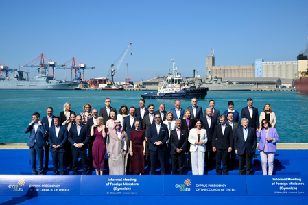 Focusing on immediate reopening of Strait of Hormuz: Italian FM at Cyprus meeting