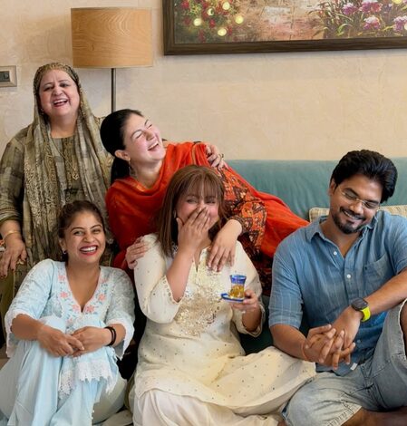 Hina Khan celebrates Eid with husband Rocky Jaiswal & mother, shares candid moments
